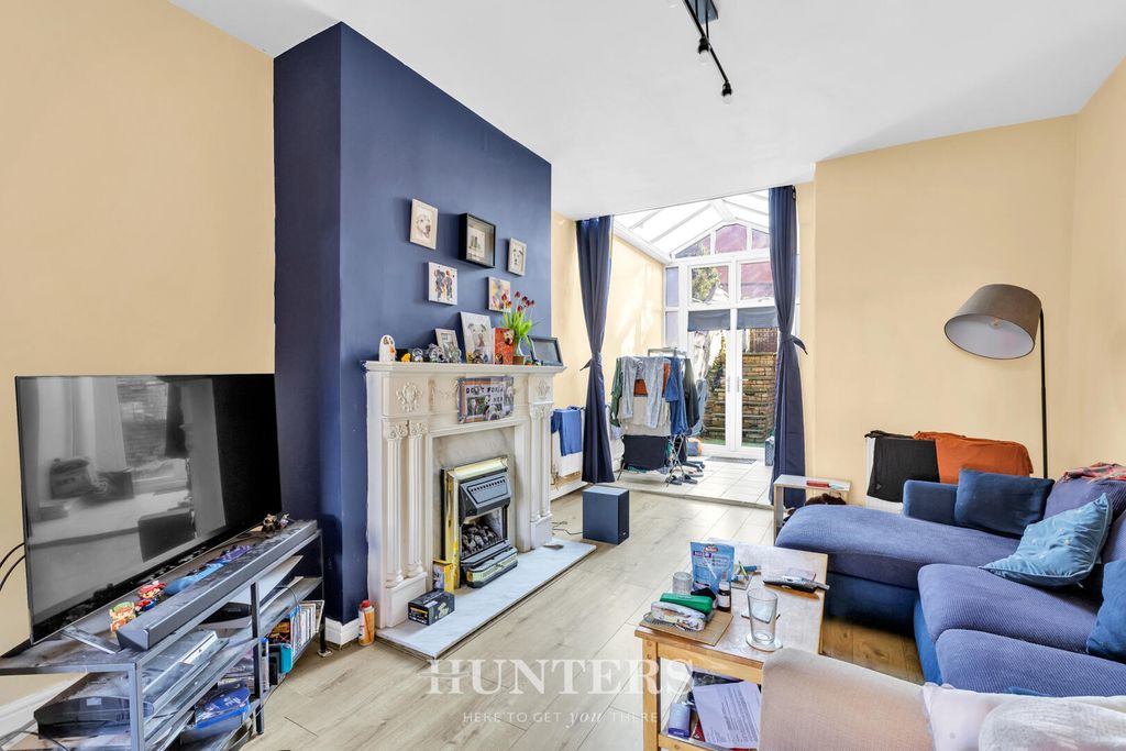 Property photo 3 of 17 Living Room