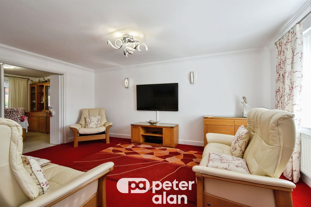 Property photo 2 of 28