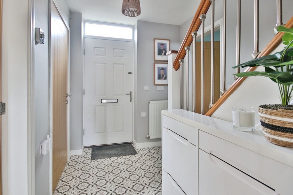 Property photo 2 of 25 3999454