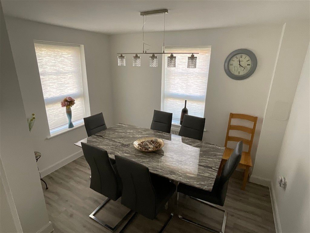 Property photo 1 of 8 Dining Area