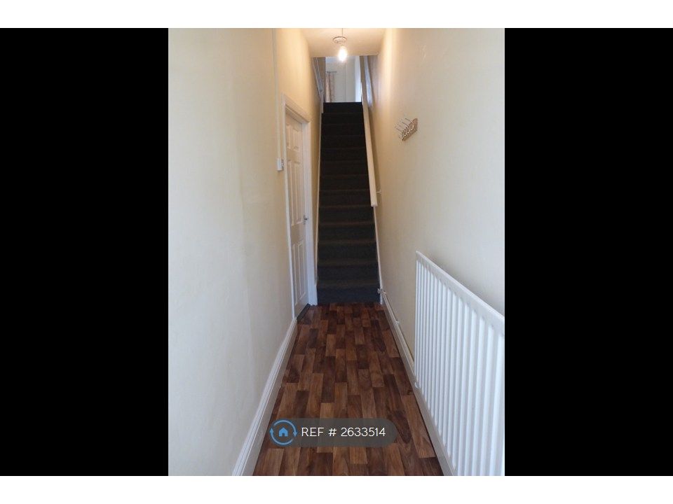 Property photo 2 of 14 Hallway/Stairs
