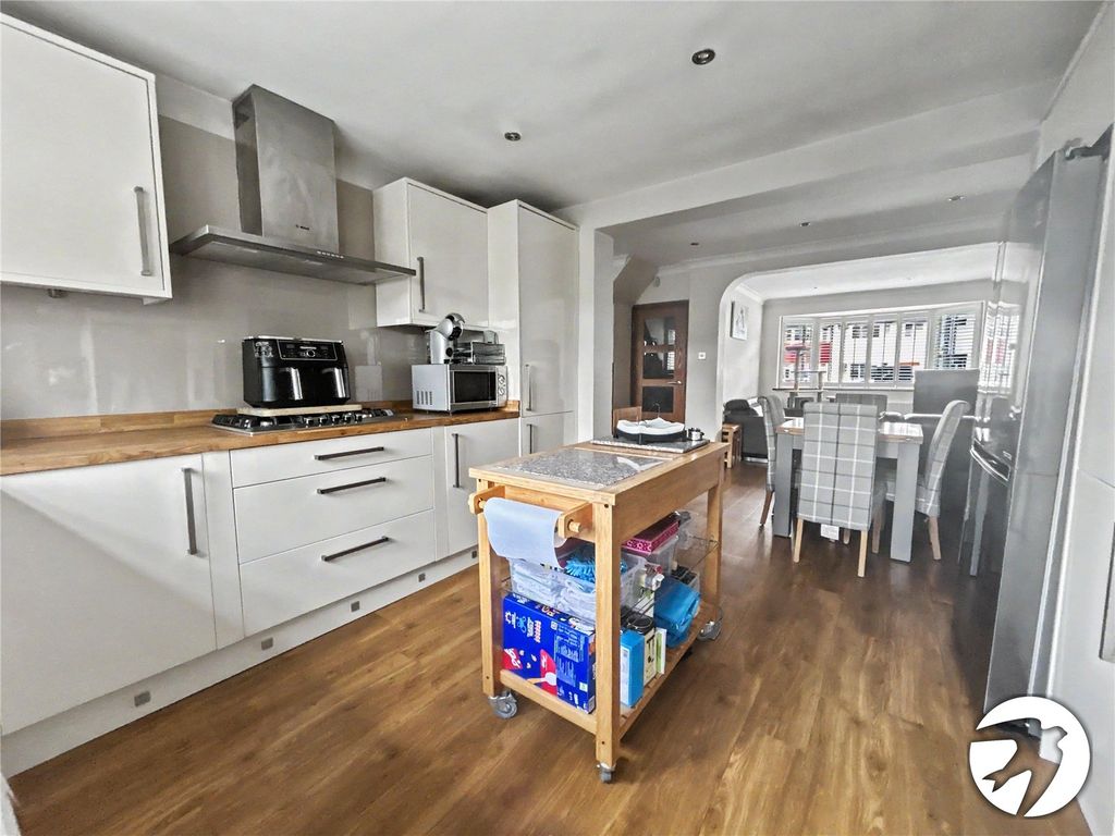 Property photo 2 of 31 Picture No. 11
