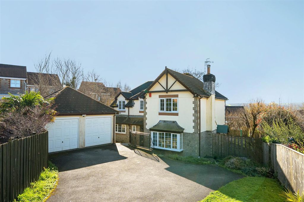 Property photo 2 of 17 Howards E1.Jpg