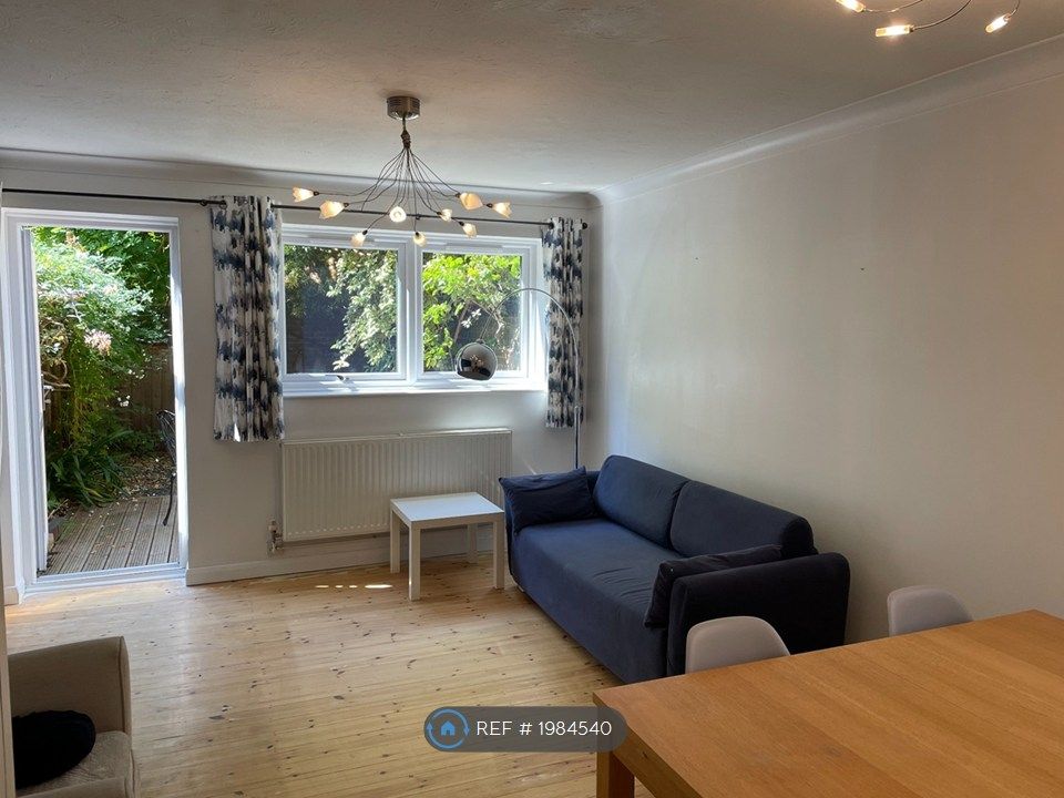 Property photo 1 of 7 Lounge 1