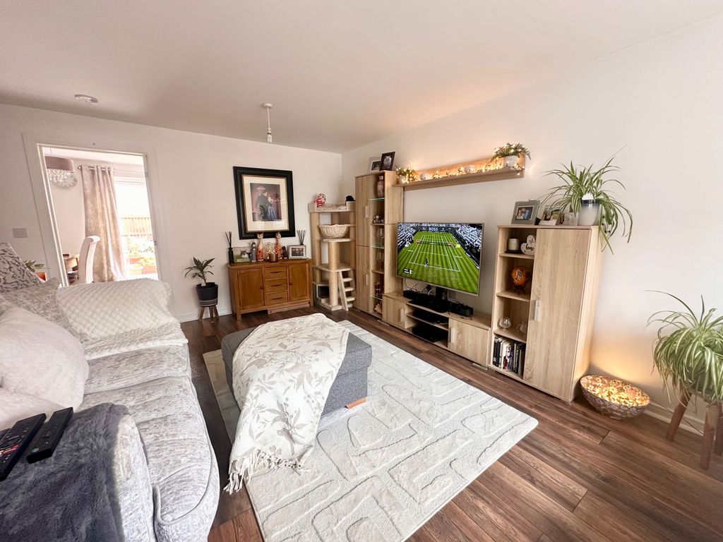Property photo 2 of 28