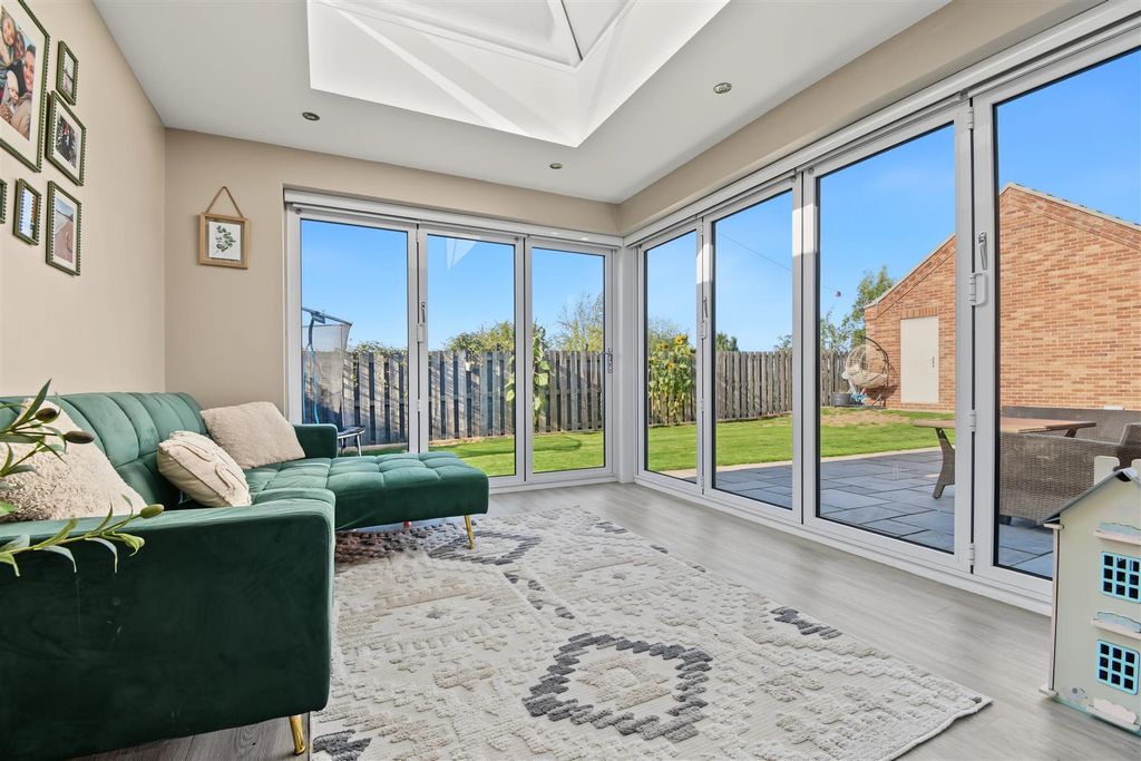 Property photo 3 of 49 Garden Room
