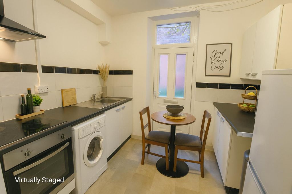 Property photo 3 of 5 Kitchen