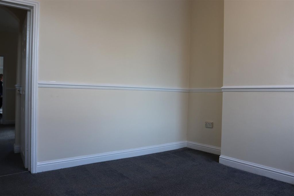 Property photo 3 of 14 Front Lounge