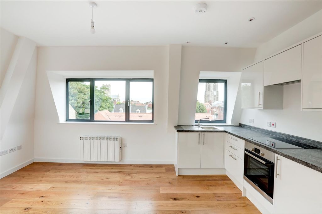 Property photo 2 of 9 Aldwych_House-002.Jpg