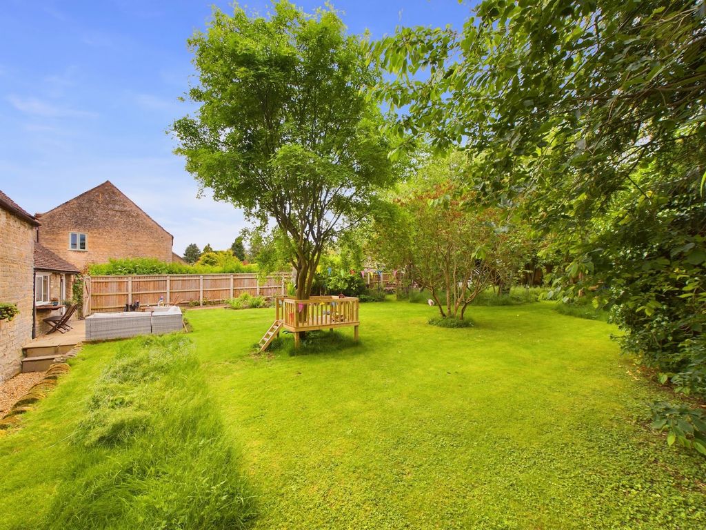 Property photo 2 of 21 Garden