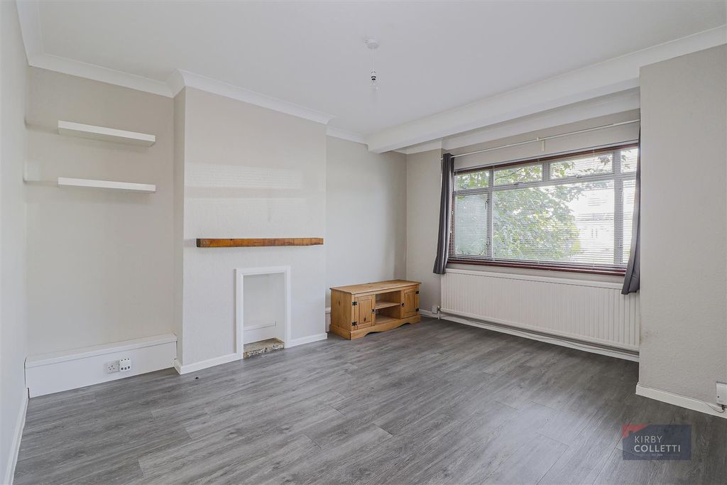 Property photo 2 of 12 Lounge