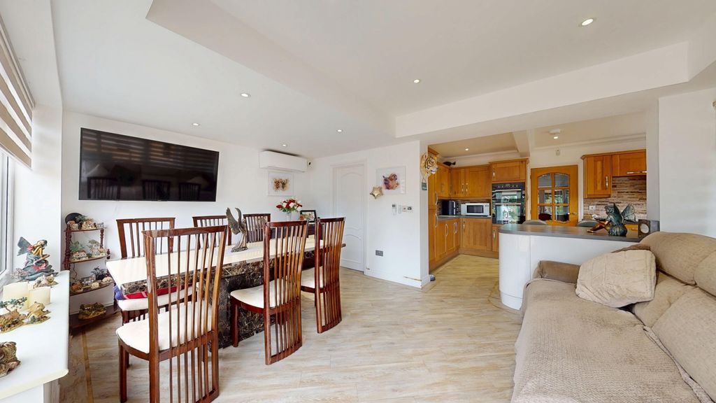 Property photo 3 of 20 Photo 2