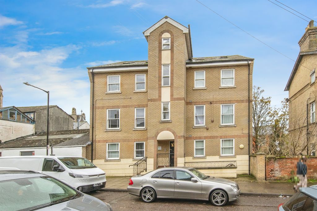 Property photo 1 of 9