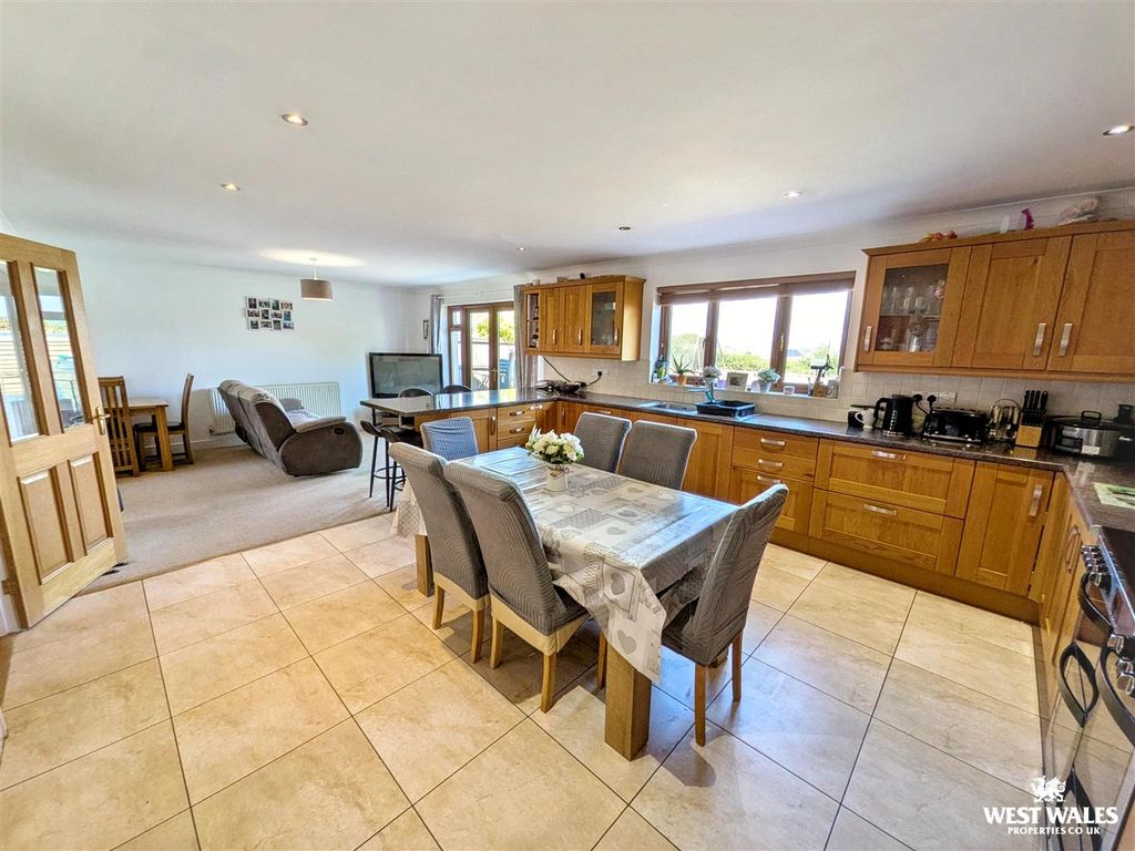 Property photo 2 of 26 18107.Jpg