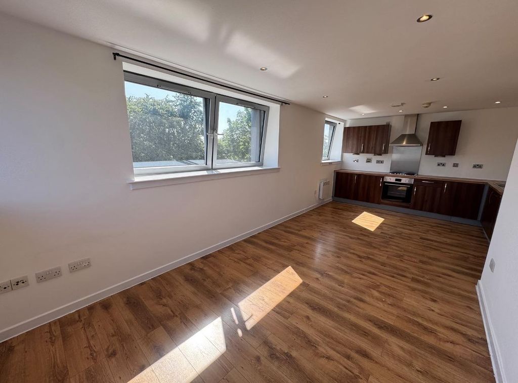 Property photo 1 of 7 Living Room 2 - Heysmoor Heights.Jpeg