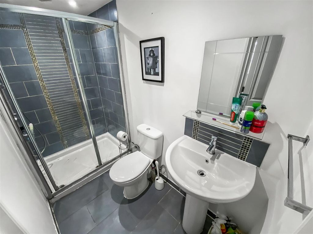 Property photo 3 of 12 En-Suite Shower Room/WC