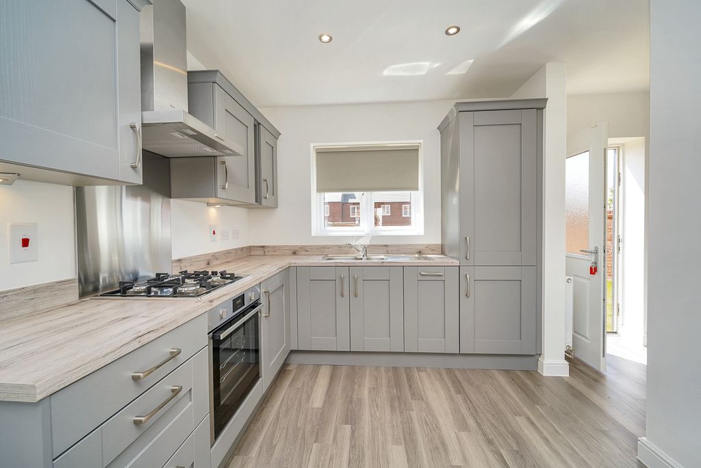 Property photo 3 of 20 Image