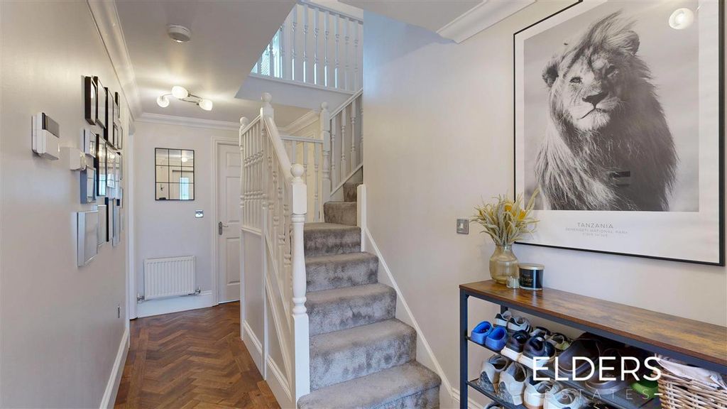 Property photo 2 of 26 Entrance Hall