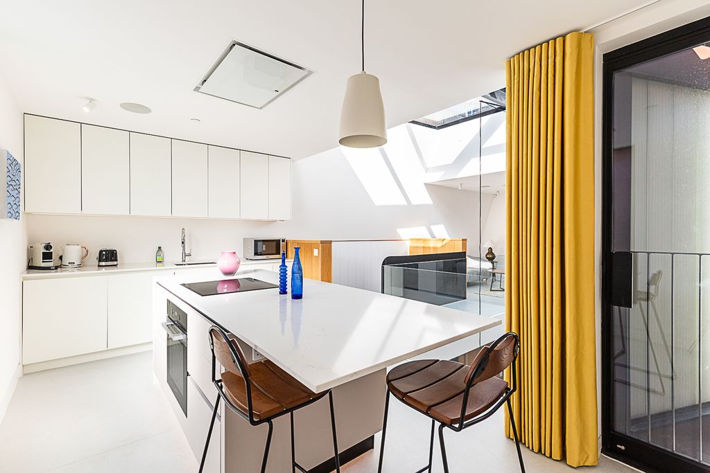 Property photo 2 of 42