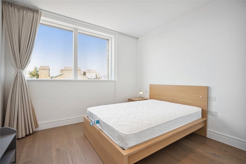 Property photo 3 of 16 Picture No. 06