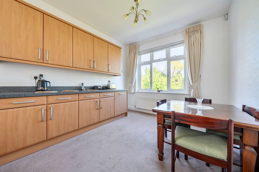 Property photo 2 of 24
