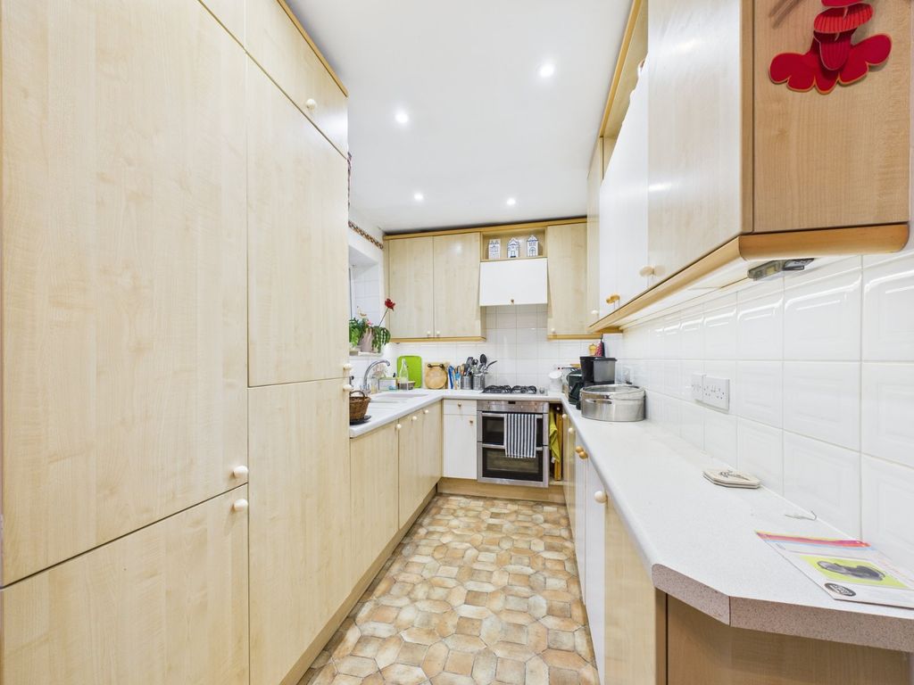 Property photo 3 of 12 Kitchen