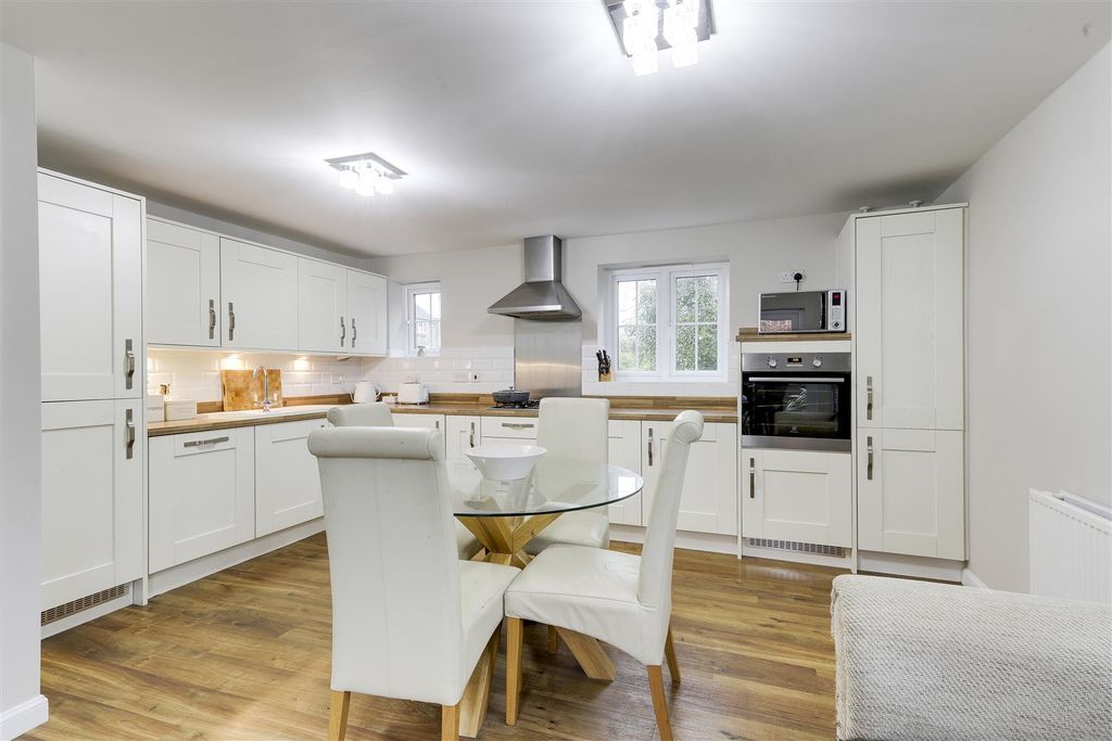 Property photo 3 of 27 2496.Jpg