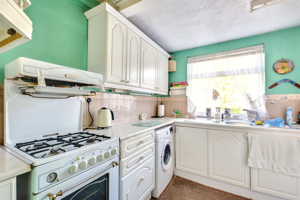 Property photo 3 of 27 Kitchen Diner