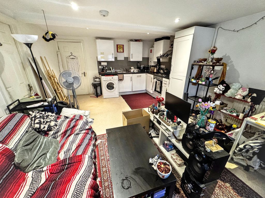 Property photo 3 of 8