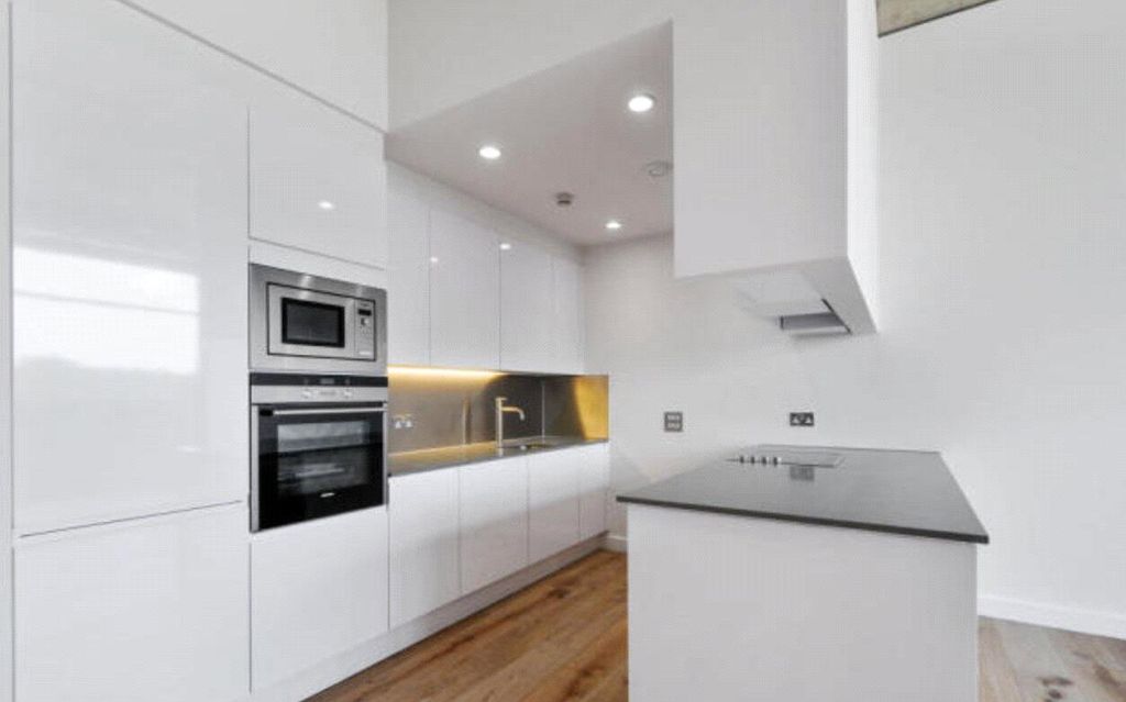 Property photo 2 of 6 Kitchen