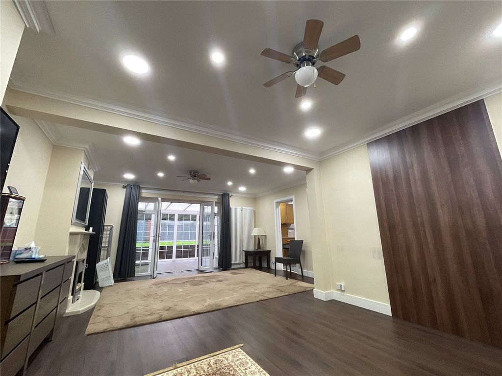 Property photo 2 of 23 Picture No. 15