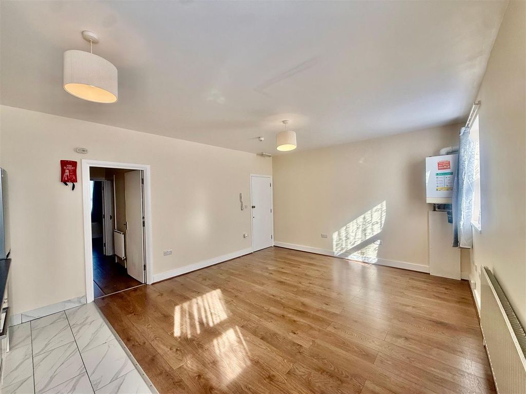 Property photo 1 of 8 Living Room