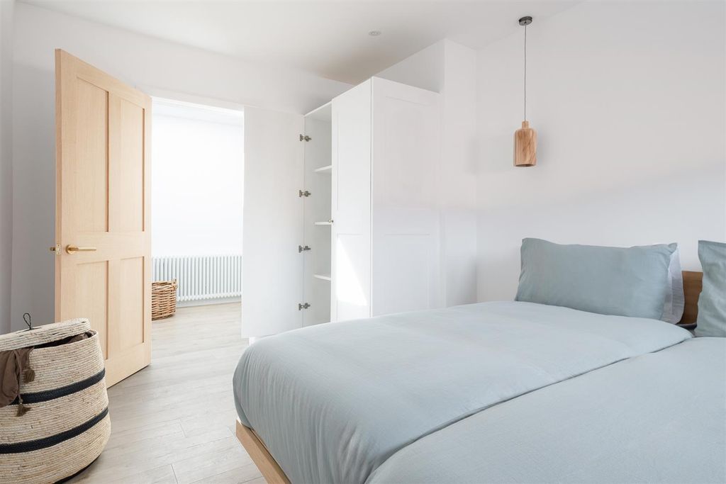 Additional image 9 of 2 bed flat for saleSeaview, Isle Of Wight PO34