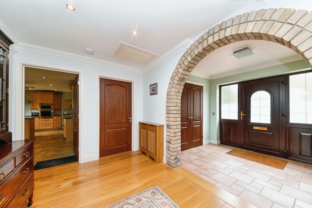 Property photo 3 of 20