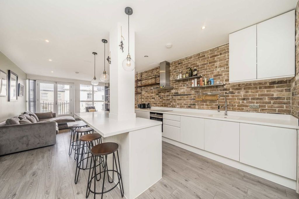 Property photo 1 of 5