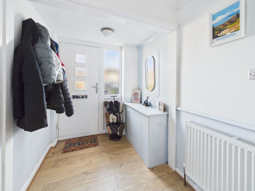 Property photo 3 of 18 Hallway