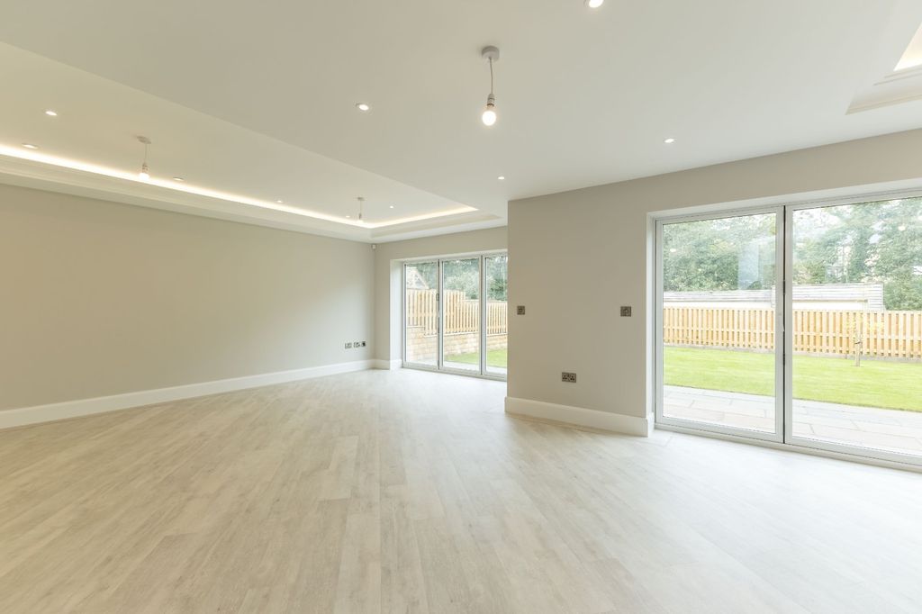 Property photo 2 of 35 Living Kitchen