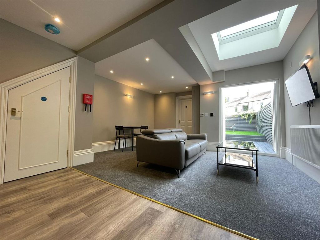 Property photo 2 of 11 4629871