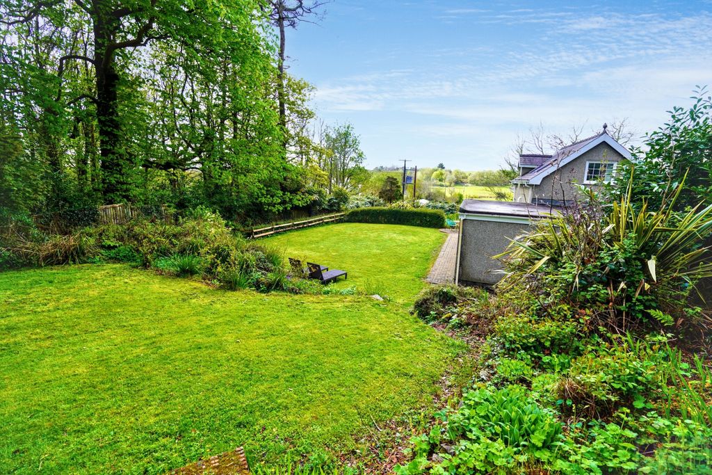 Property photo 3 of 31 Lawn