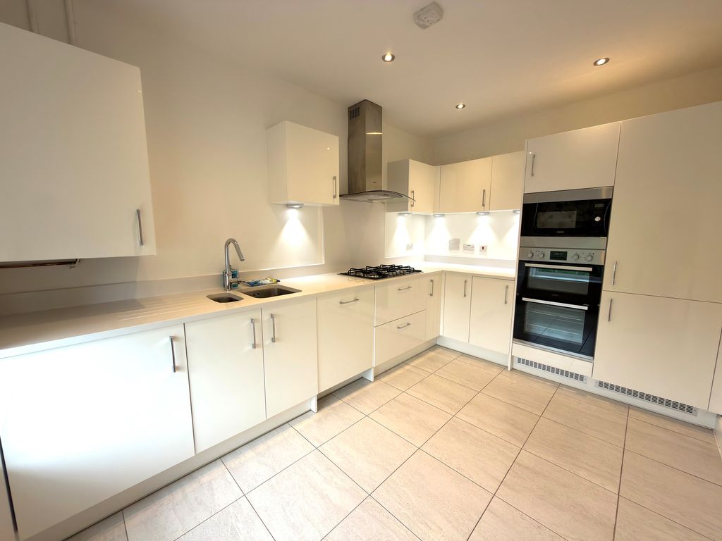 Property photo 3 of 11 Image