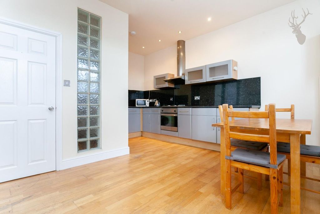 Property photo 3 of 11 Roman Road (5).Jpg