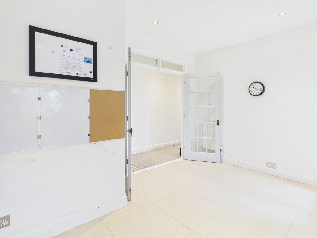 Property photo 2 of 18 Picture No. 07