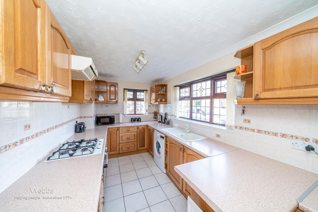 Property photo 3 of 42 Â© Webbs Estate Agents Â© (8 Of 45).Jpg