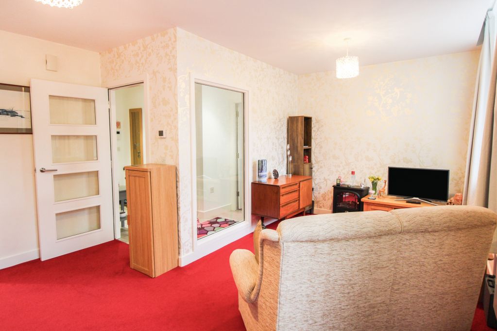 Property photo 3 of 14 Living/Dining Room