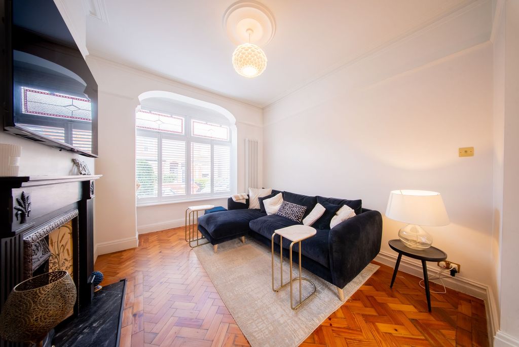 Property photo 2 of 10 Living Room