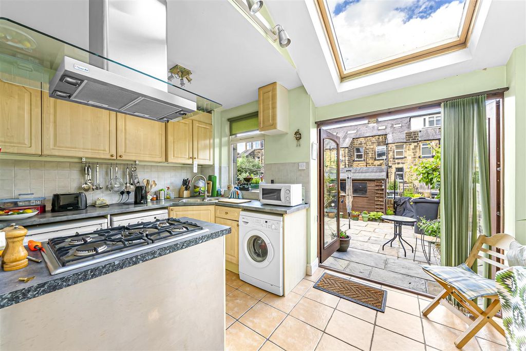 Property photo 3 of 19 Breakfast Kitchen
