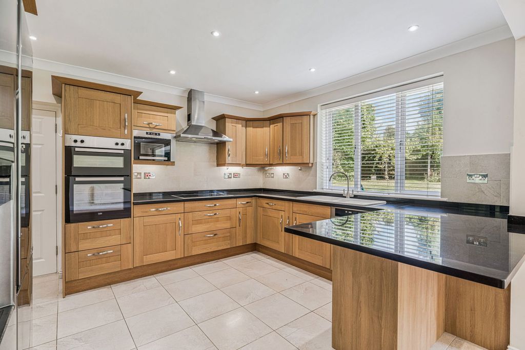 Property photo 3 of 14