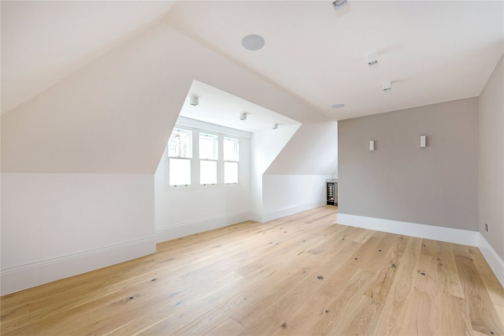 Property photo 2 of 6 Reception