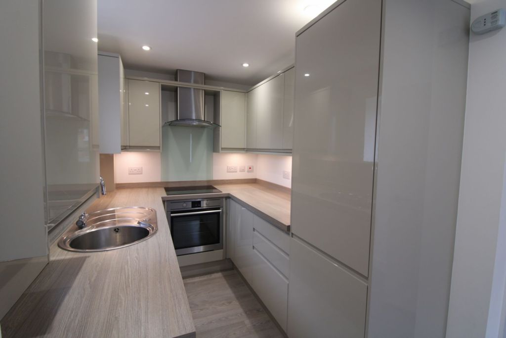 Property photo 2 of 6 Kitchen