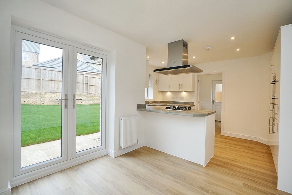 Property photo 3 of 21 Image